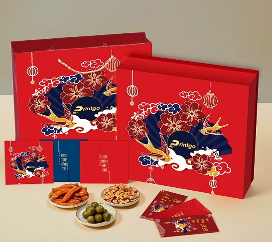 Mẫu hộp quà tết Tân Niên thu hút ánh nhìn với những họa tiết rực rỡ sắc màu