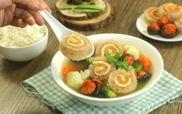 Canh bóng bì lợn là món ăn truyền thống của người Hà Nội vào dịp Tết đến xuân về