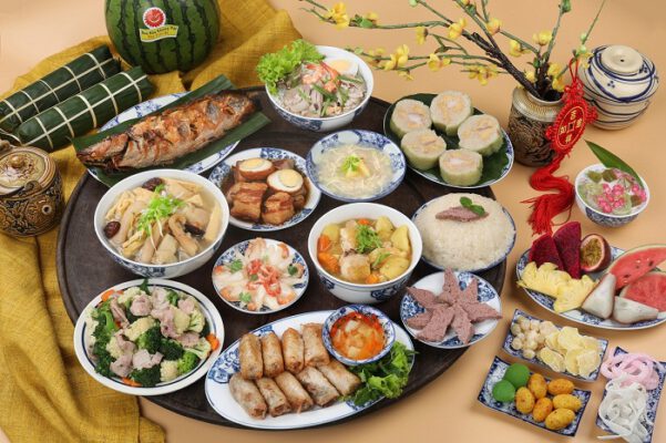 Những món ăn trong mâm cỗ ngày Tết miền Trung thể hiện sự chắt chiu và chia sẻ