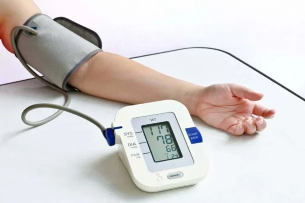 Máy đo huyết áp cần thiết cho người lớn tuổi
