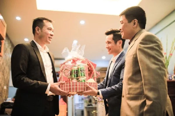 Tặng quà tặng tết doanh nghiệp thể hiện văn hóa Việt